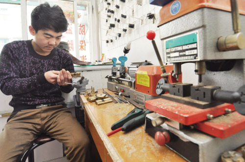 六盘水开锁店为啥“牛号”频现 听开锁师傅讲什么锁最防盗