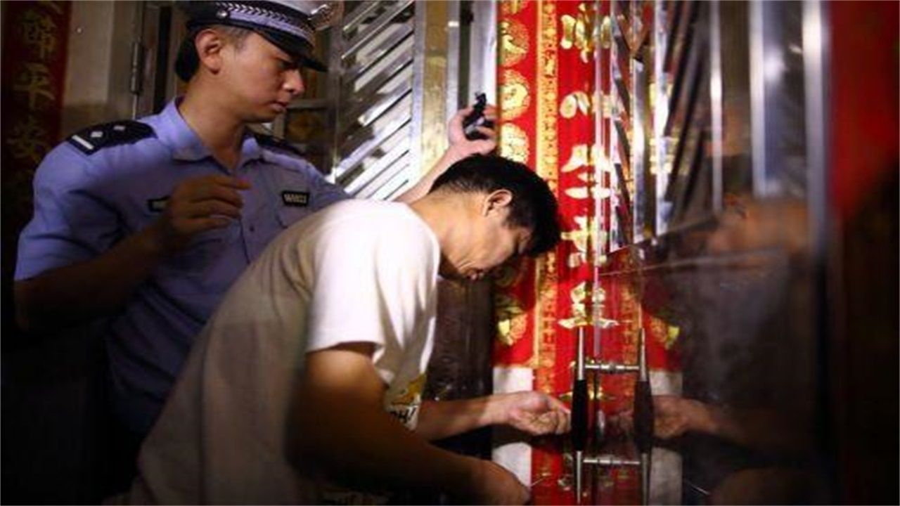 六盘水请开锁师傅开了锁后，师傅为什么一般都不进门，就算主人请也不进去？