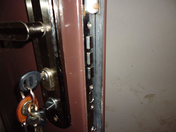 六盘水防盗门换锁芯注意事项